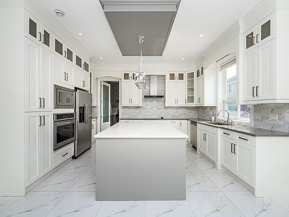 4th image of 14516 110a Ave