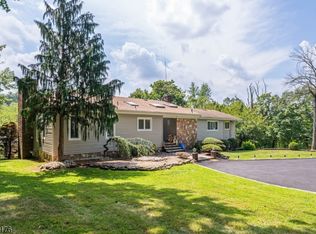 220 Horseshoe Rd, Berkeley Heights, NJ