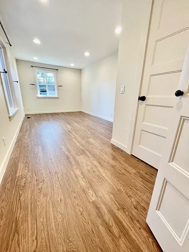 4 bed, 2100 sqft, $5,000 — Photo 1