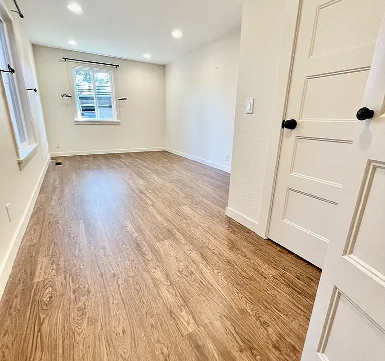 10052 136th Ave NE