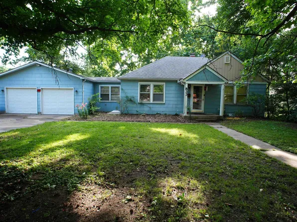 833 SW Macvicar Ave, Topeka, KS 66606