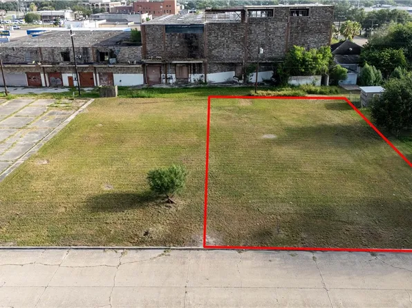 228 E Lott Ave, Kingsville, TX 78363