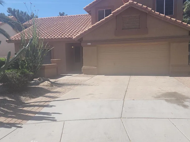 1683 W Carla Vista Dr — Photo 2