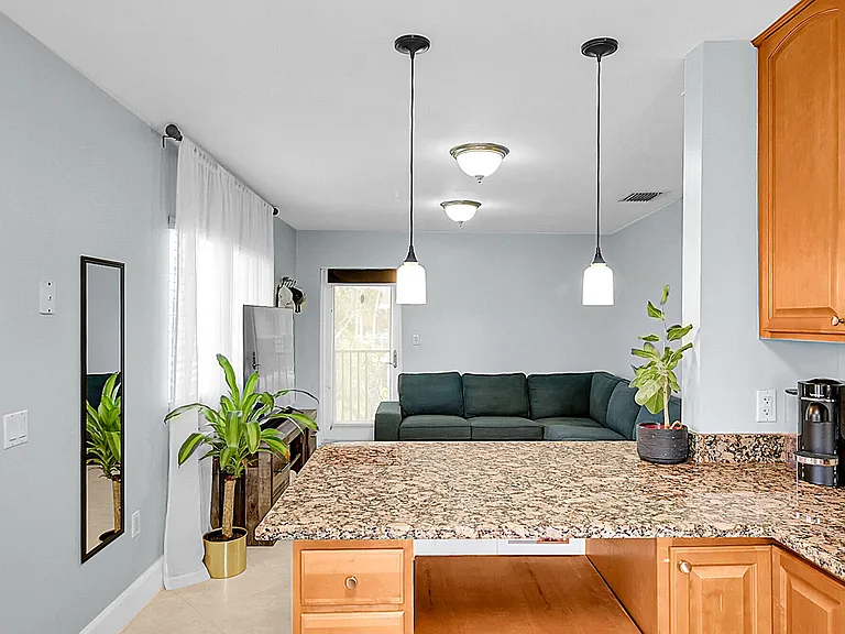 410 SW 15th St #206 — Photo 12