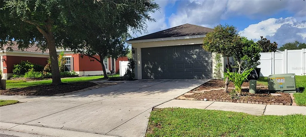 3 bed, 2.0 bath, 1460 sqft, $2,000 — Photo 2