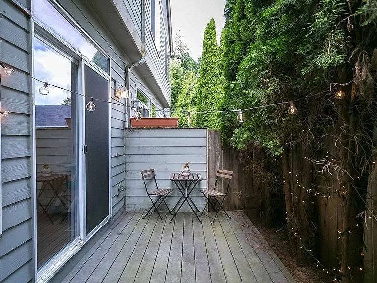 269 NE Jackson St — Photo 25