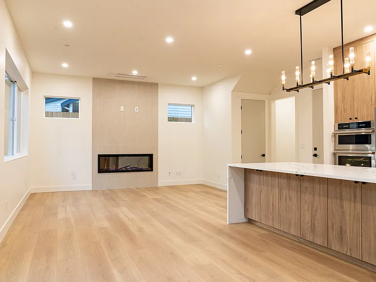 9025 Slater Ave NE — Photo 8