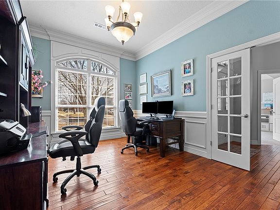 5th image of 2212 SW Pinoak Ave