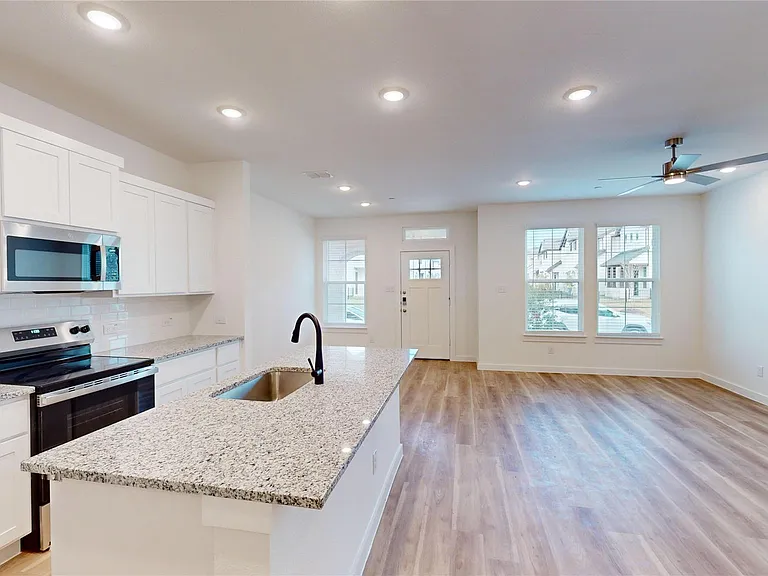 2916 Elle Dr — Photo 15