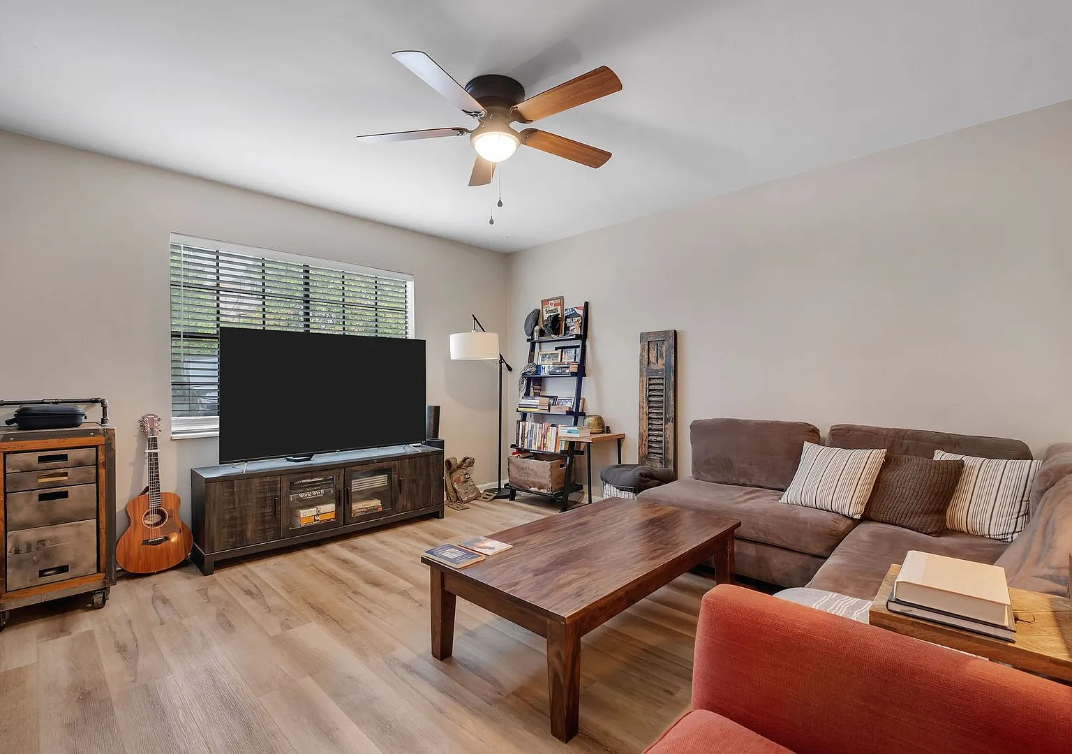 Renovated Town Home Near Lake Ella — Photo 4