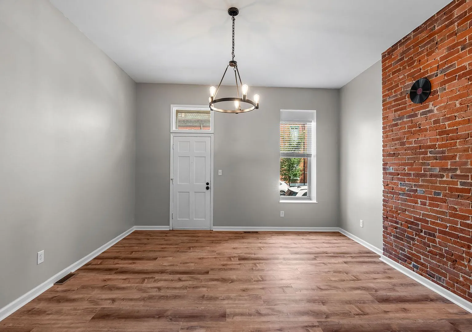 Fully Renovated 2BR in Historic Soulard | In-Unit Laundry | Off-Street Parking — Photo 2