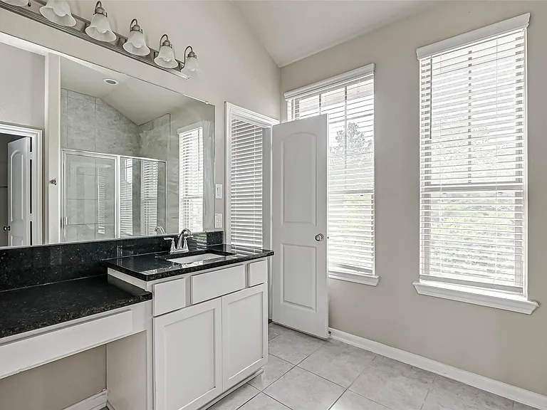 315 Biltmore Loop — Photo 29