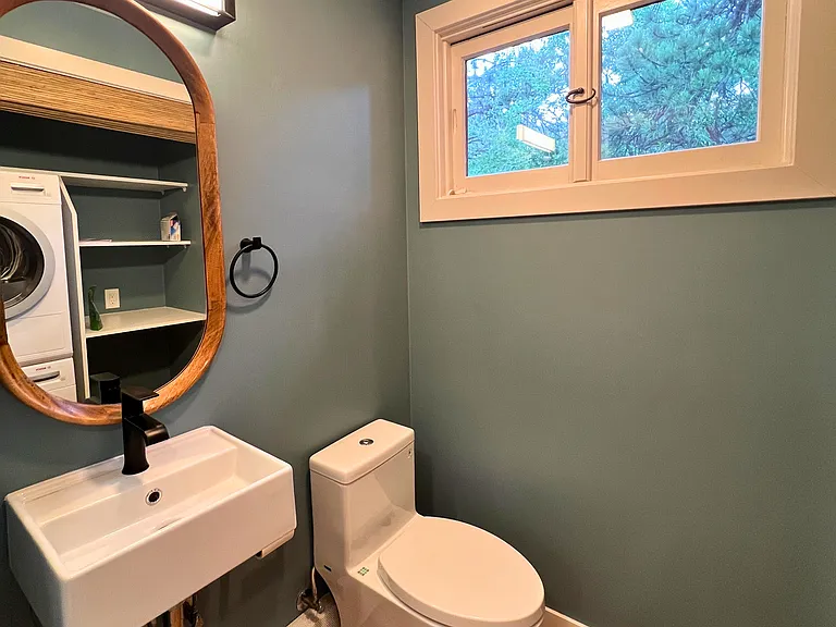 198 Kelly Rd E — Photo 14