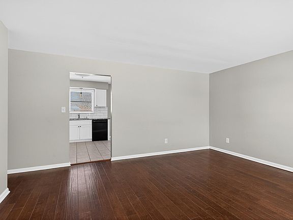 5th image of 128 Ashville Dr