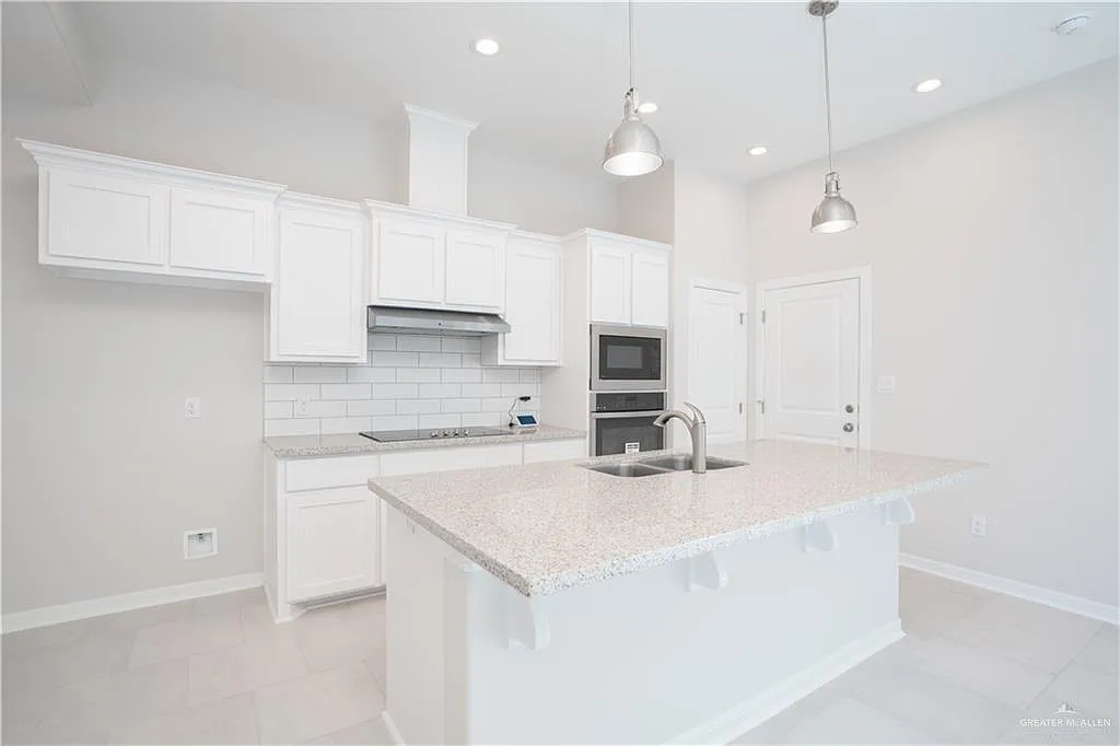 3 bed, 2.0 bath, 1418 sqft, $2,200 — Photo 4