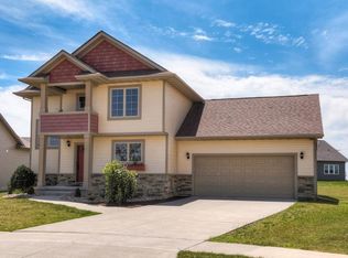 8750 Silverwood Dr, West Des Moines, IA 50266