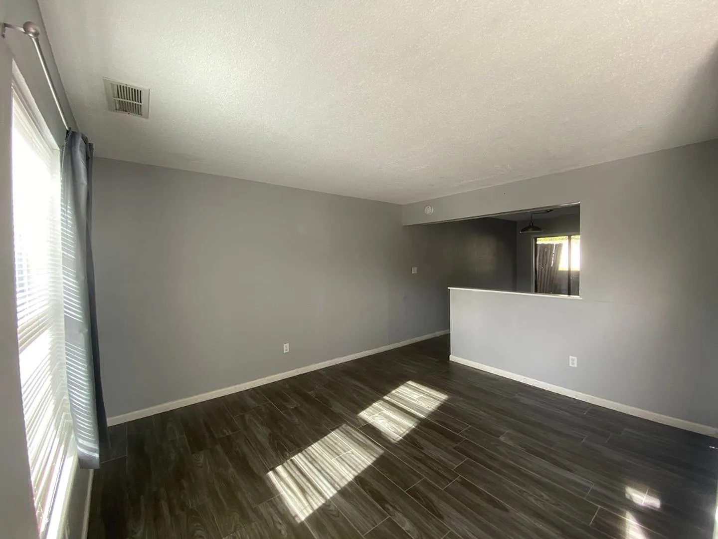 Two Level Condo in SW Columbia — Photo 3