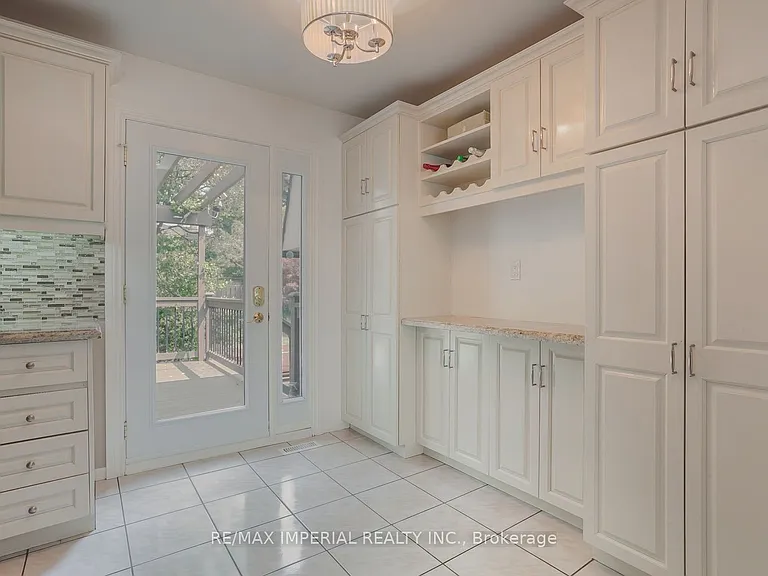 48 Carlton Rd — Photo 7