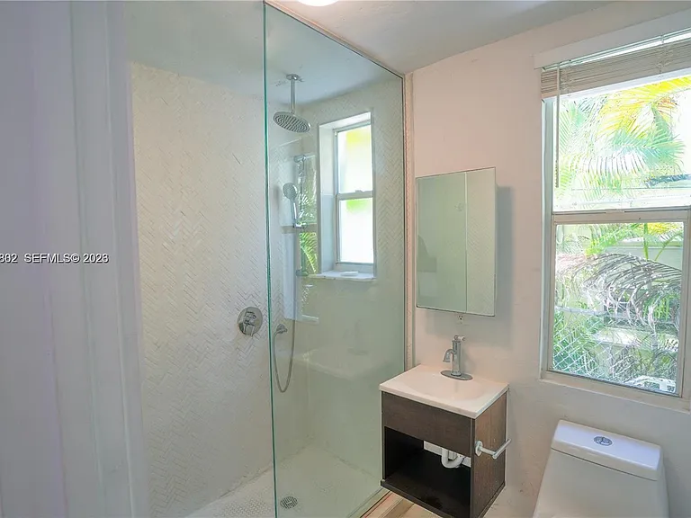 319 W 28th St #9 — Photo 7