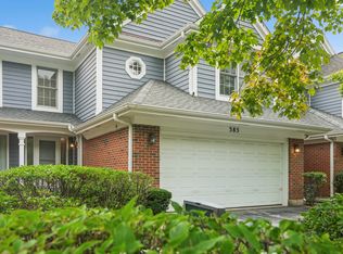 385 Deerbrook Ln, Vernon Hills, IL 60061