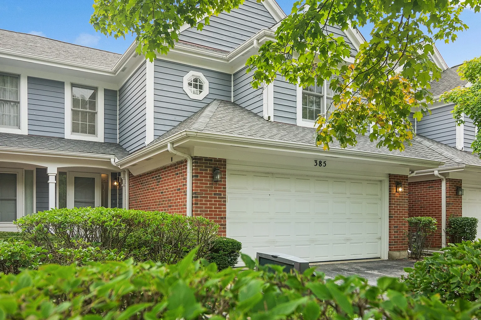 385 Deerbrook Ln photo 1