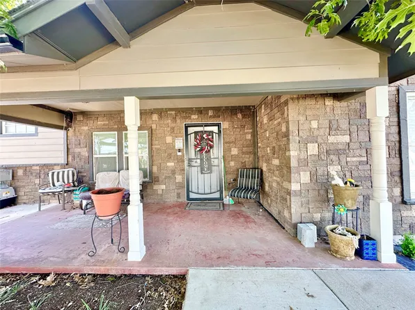 114 Nolan St, Tye, TX 79563