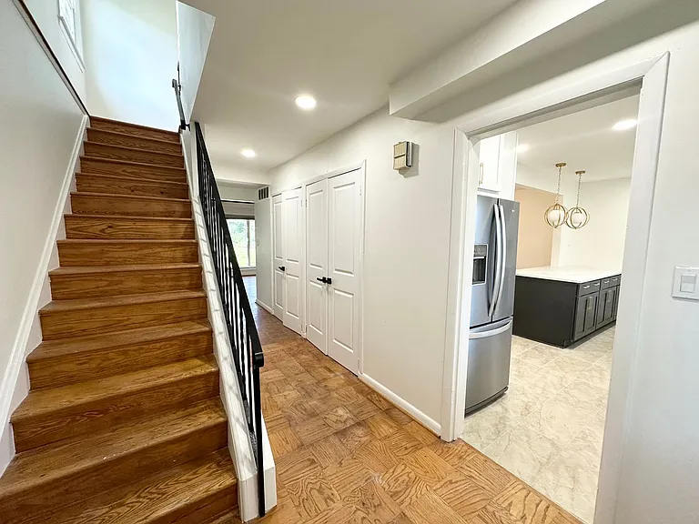 Melrose Apartments — Photo 41