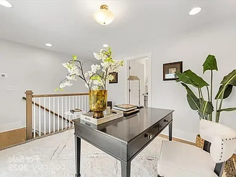 1405 Kenilworth Ave — Photo 26
