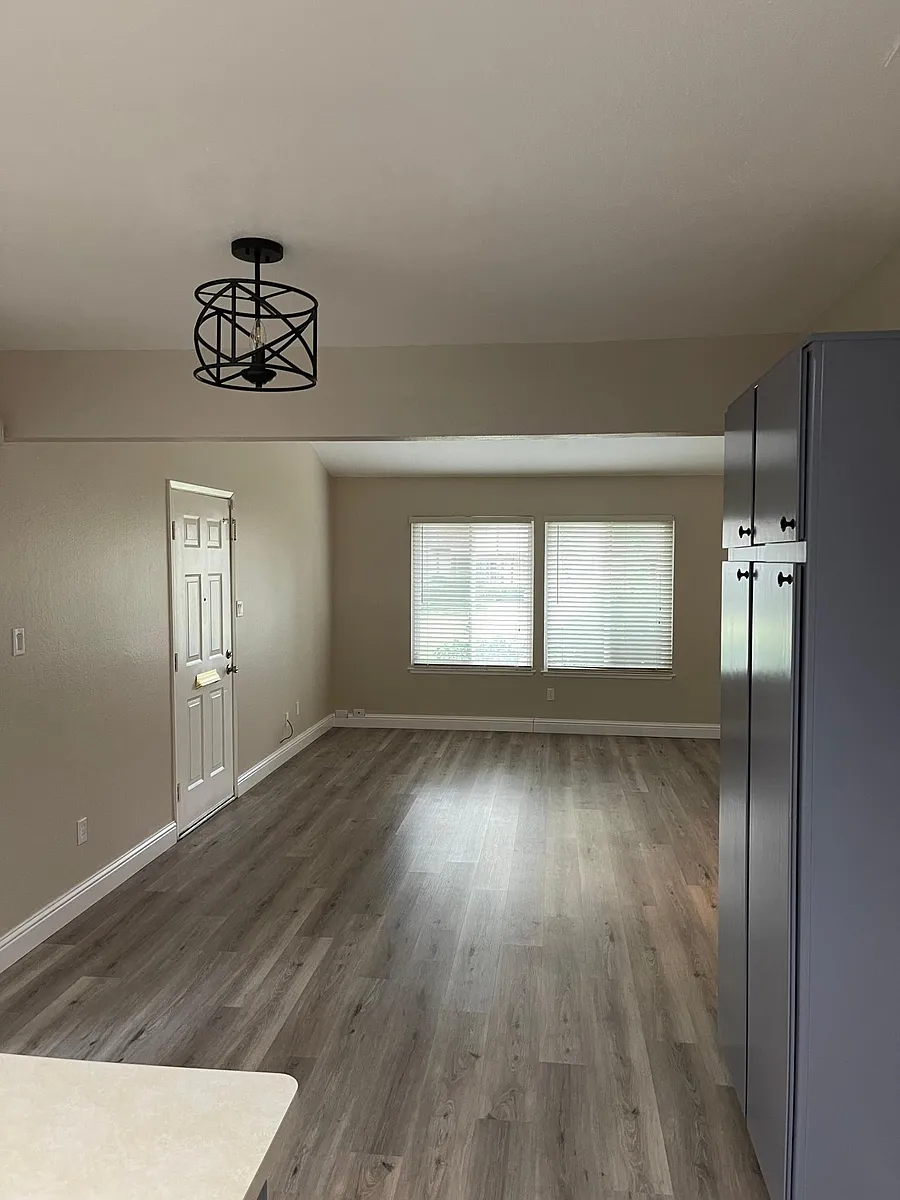 Building Photo - 8889 Salmon Falls Dr