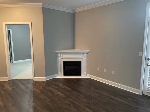 1812 Suncrest Village Cir, Morgantown, WV 26505