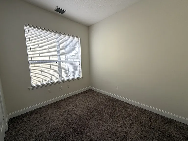 1838 Illinois St — Photo 17