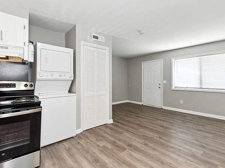 Skyline Flats — Photo 18