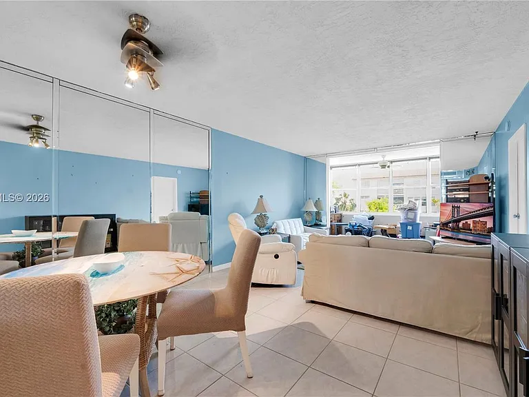 2861 Somerset Dr #301 — Photo 30