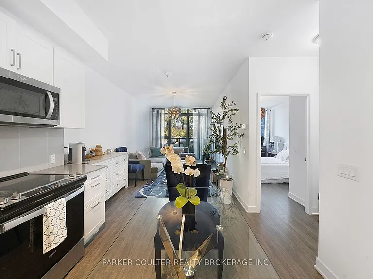 681 Yonge St #114 — Photo 7