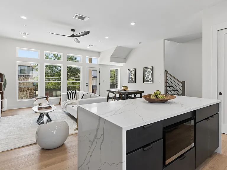 2202 N Carroll Ave #102 — Photo 35