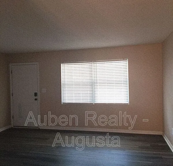 3412 Kensington Dr S — Photo 3