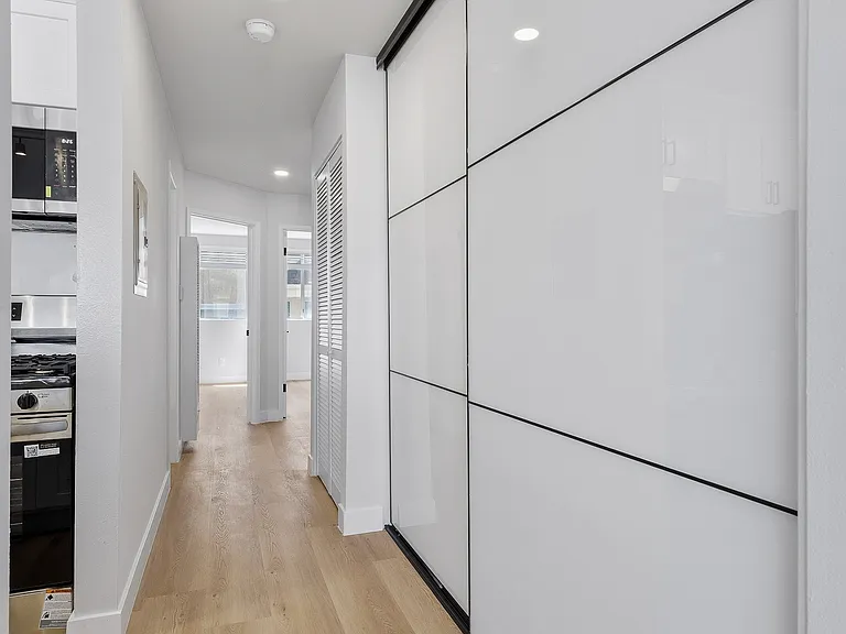 1433 S Hoover St #5 — Photo 8