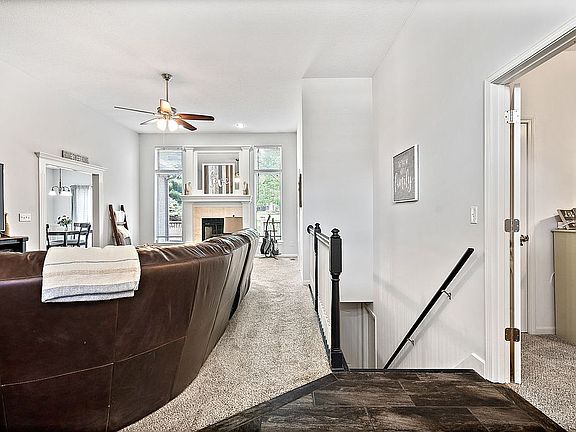 5th image of 1098 W Cothrell St
