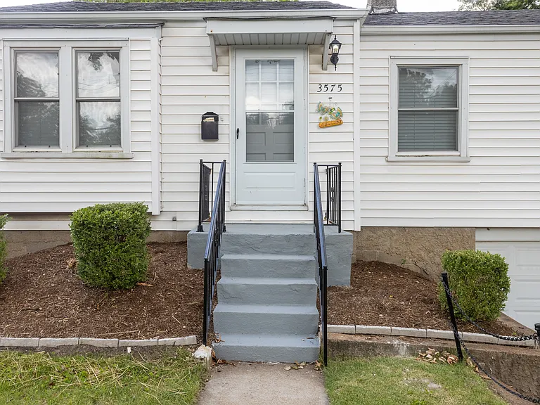 3575 Boswell Ave — Photo 2