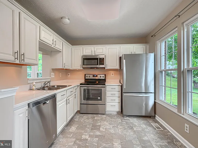 1826 Wye Mills Ln — Photo 2