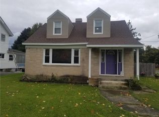 2247 Valley Dr, Syracuse, NY 13207