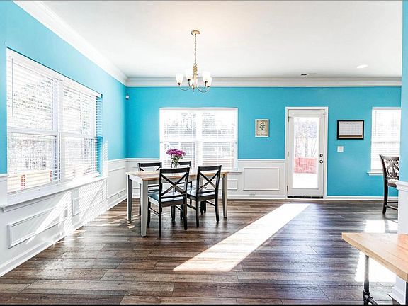 3rd image of 805 Scarlet Ln