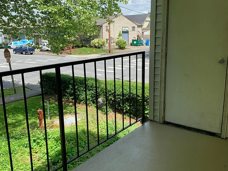 330 Maple Ave #A10 — Photo 14