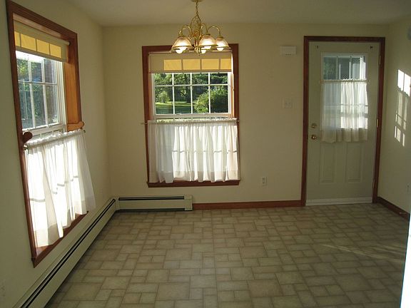 eat in kitchen area