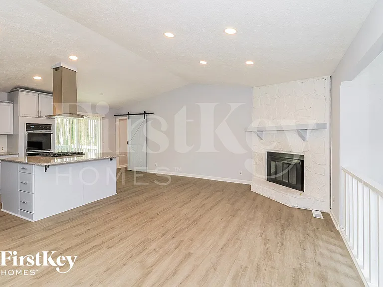 2039 Bascomb Carmel Rd — Photo 2