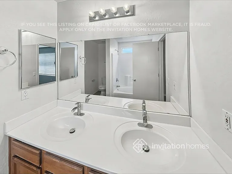 423 S Sabrina — Photo 11