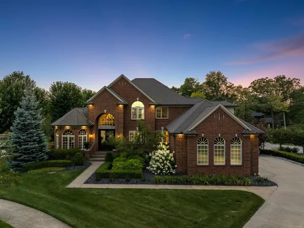 56655 Hartley Dr W, Shelby Township, MI 48316