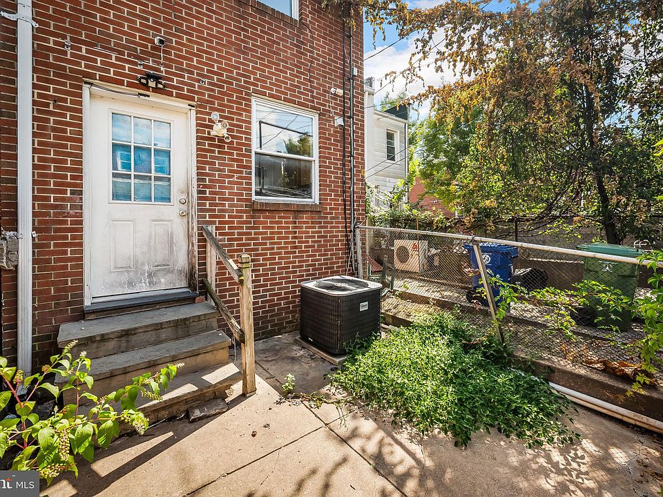 2nd image of 3904 E Pratt St