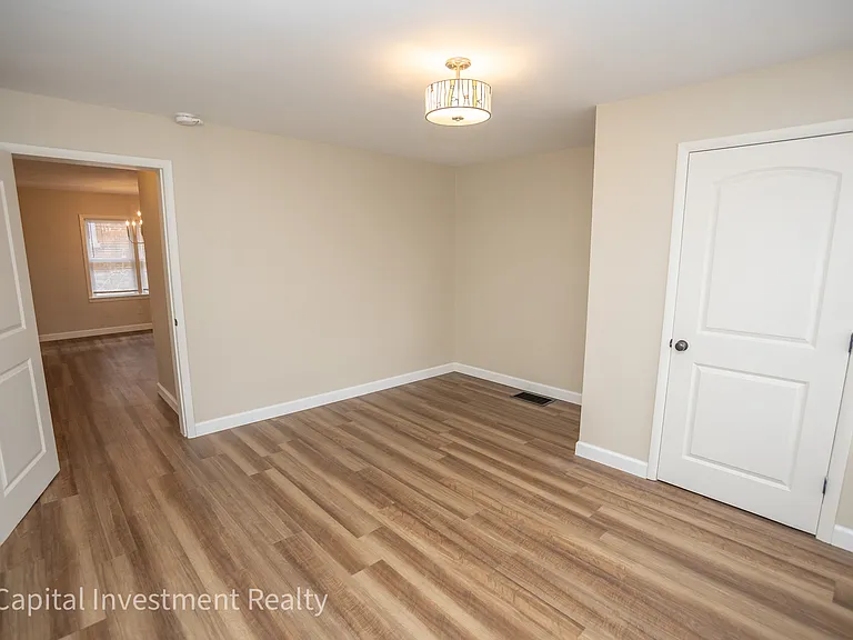 1120 E McCarty St — Photo 12