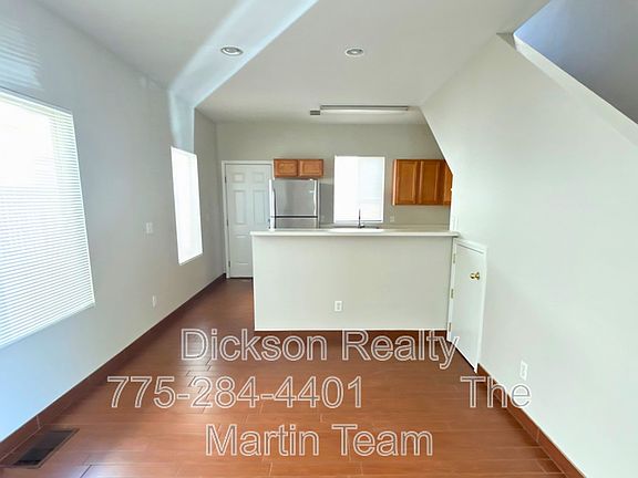 3rd image of 1317 Powell Ln